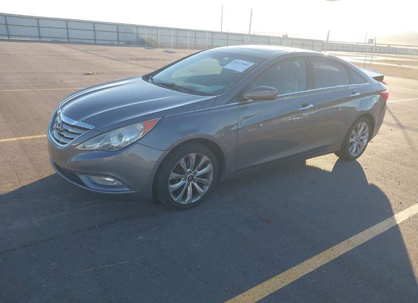 Photo 2 of 2013 Hyundai Sonata SE (VIN 5NPEC4AC4DH792675)