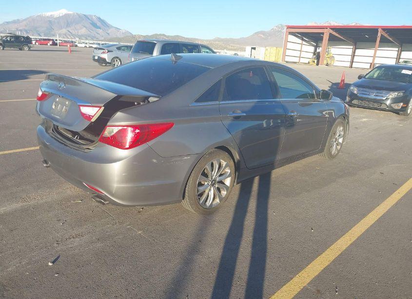 Photo 4 of 2013 Hyundai Sonata SE (VIN 5NPEC4AC4DH792675)