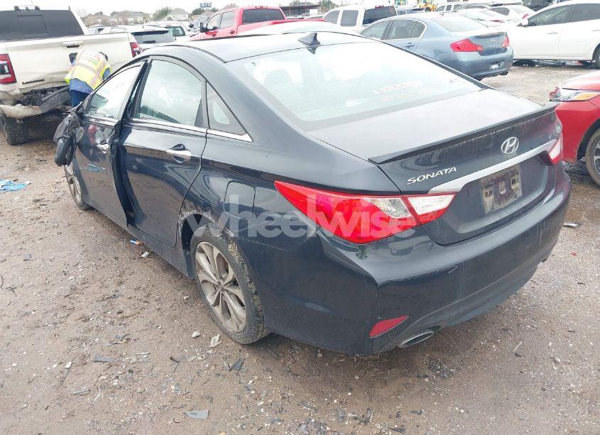 Photo 3 of 2014 Hyundai Sonata SE (VIN 5NPEC4AC4EH850978)