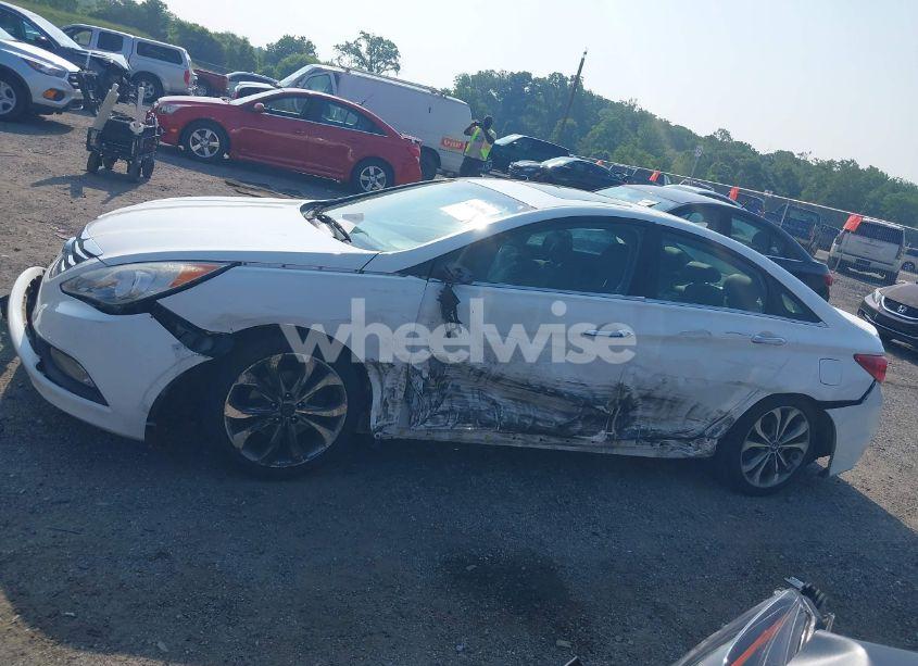 Photo 14 of 2014 Hyundai Sonata SE (VIN 5NPEC4AC4EH895015)