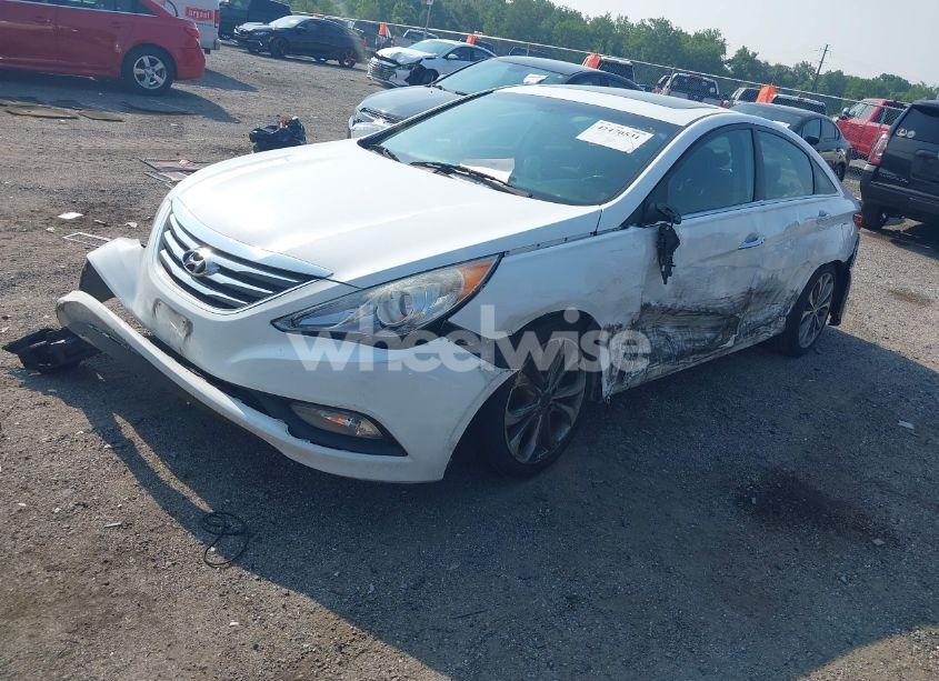 Photo 2 of 2014 Hyundai Sonata SE (VIN 5NPEC4AC4EH895015)