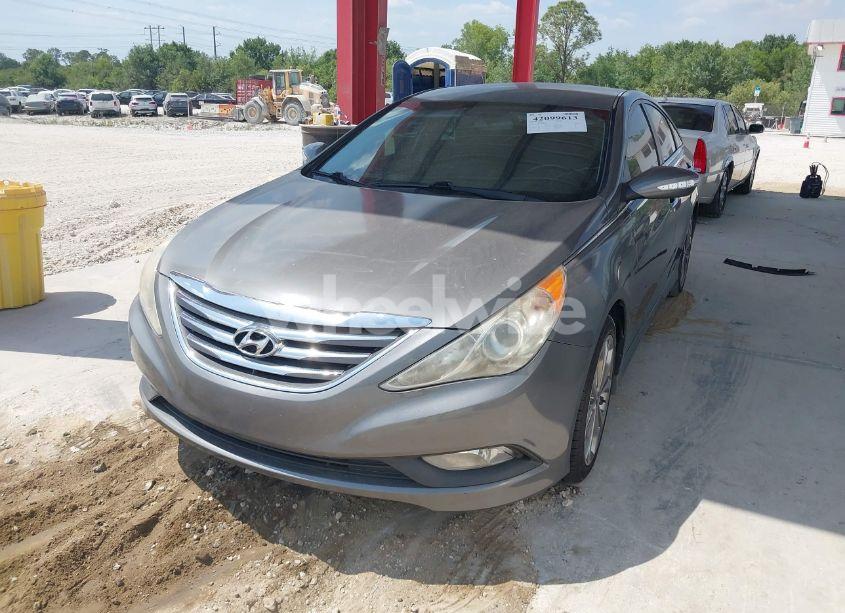 Photo 2 of 2014 Hyundai Sonata SE (VIN 5NPEC4AC4EH908832)