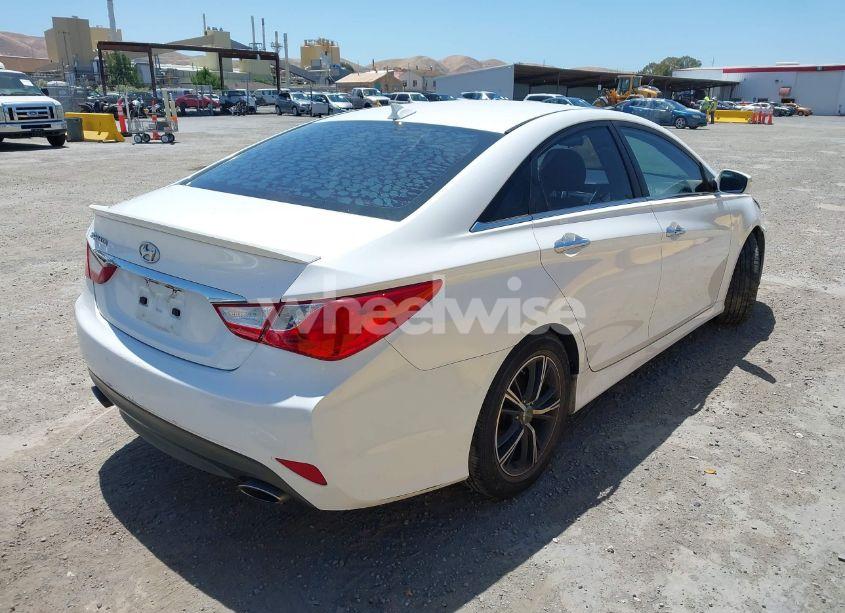 Photo 4 of 2014 Hyundai Sonata SE (VIN 5NPEC4AC4EH924447)