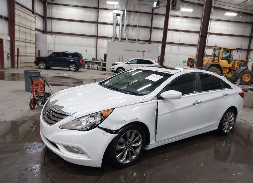 Photo 2 of 2011 Hyundai Sonata SE (VIN 5NPEC4AC5BH074615)