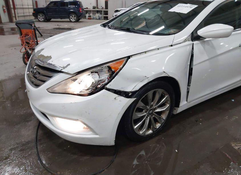 Photo 6 of 2011 Hyundai Sonata SE (VIN 5NPEC4AC5BH074615)