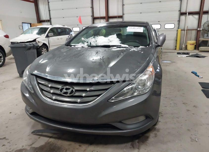 Photo 12 of 2011 Hyundai Sonata SE (VIN 5NPEC4AC5BH124879)