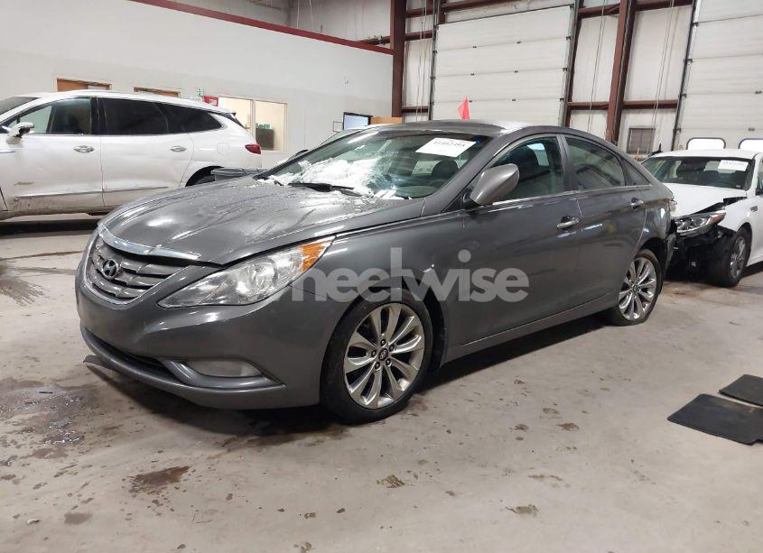 Photo 2 of 2011 Hyundai Sonata SE (VIN 5NPEC4AC5BH124879)