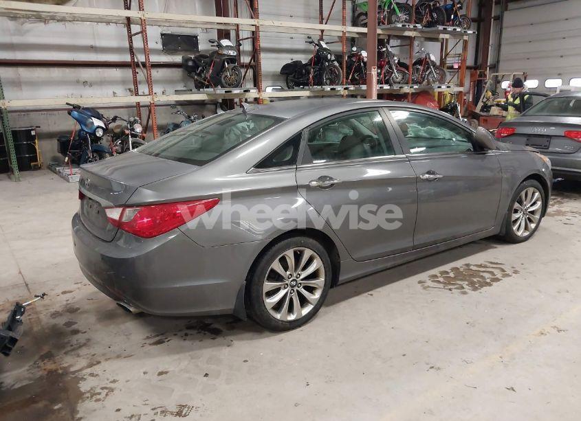Photo 4 of 2011 Hyundai Sonata SE (VIN 5NPEC4AC5BH124879)