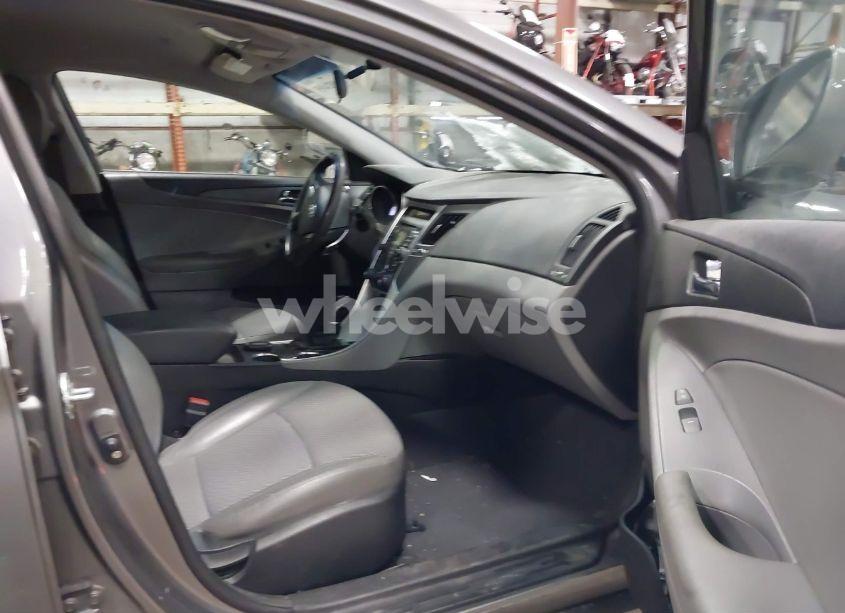 Photo 5 of 2011 Hyundai Sonata SE (VIN 5NPEC4AC5BH124879)