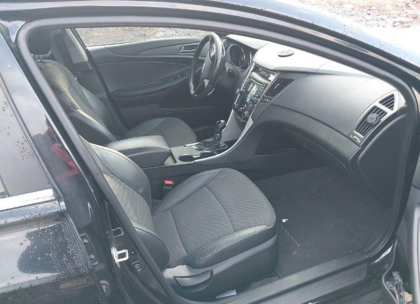 Photo 5 of 2012 Hyundai Sonata SE (VIN 5NPEC4AC5CH355461)