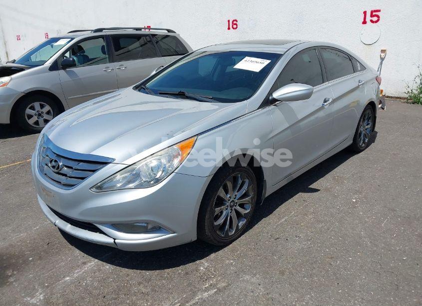 Photo 2 of 2012 Hyundai Sonata SE (VIN 5NPEC4AC5CH370901)
