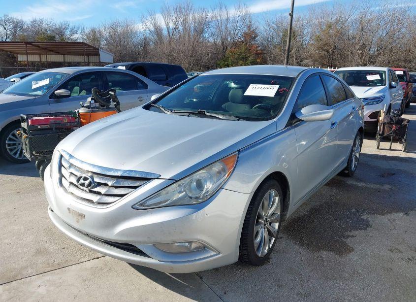 Photo 2 of 2012 Hyundai Sonata SE (VIN 5NPEC4AC5CH420602)
