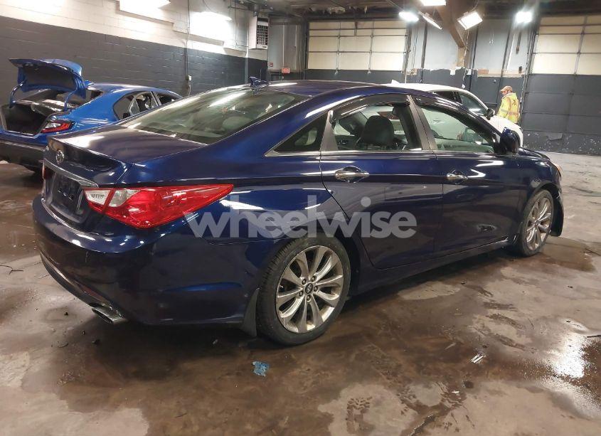 Photo 4 of 2012 Hyundai Sonata SE (VIN 5NPEC4AC5CH426271)