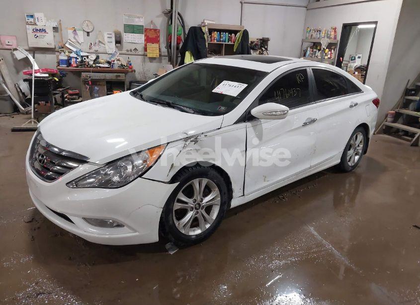 Photo 2 of 2013 Hyundai Sonata LIMITED (VIN 5NPEC4AC5DH529935)