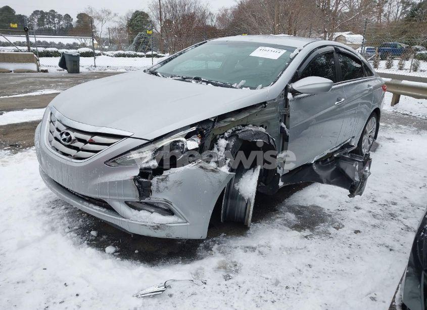 Photo 2 of 2013 Hyundai Sonata SE (VIN 5NPEC4AC5DH595935)