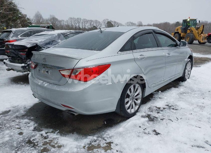 Photo 4 of 2013 Hyundai Sonata SE (VIN 5NPEC4AC5DH595935)