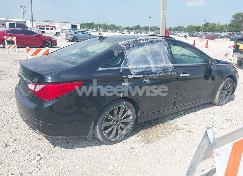 Photo 4 of 2013 Hyundai Sonata SE (VIN 5NPEC4AC5DH618792)