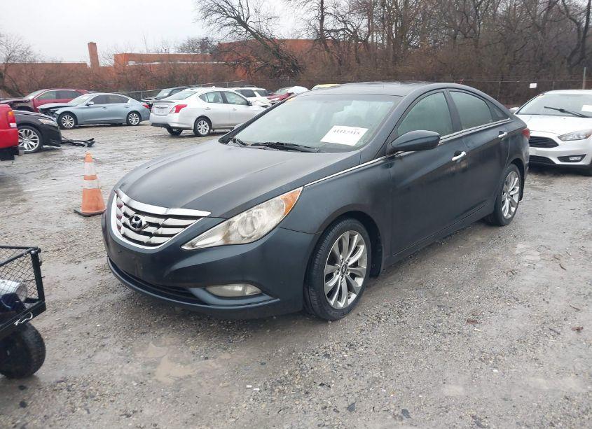 Photo 2 of 2013 Hyundai Sonata SE (VIN 5NPEC4AC5DH624267)