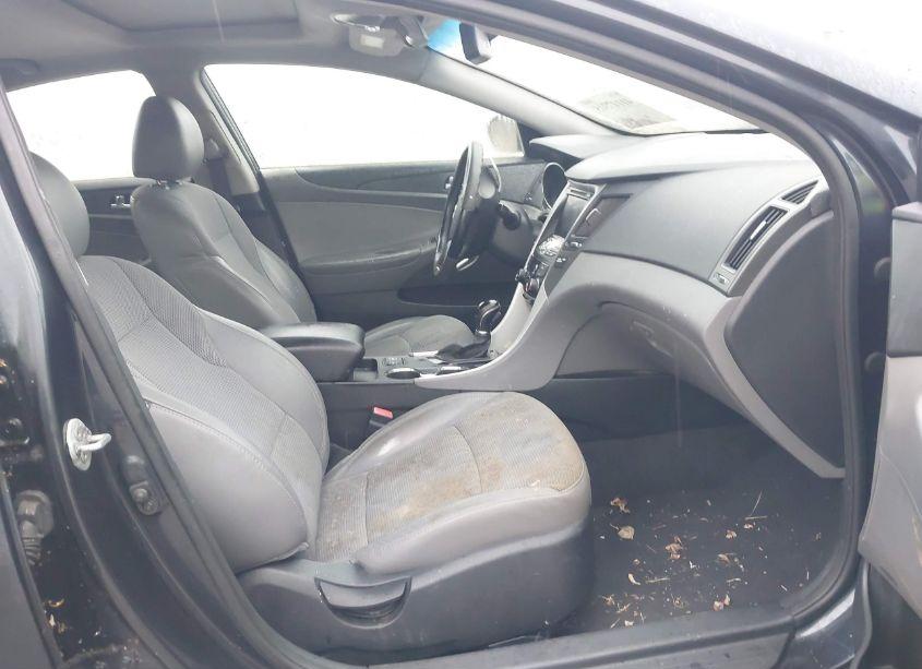 Photo 5 of 2013 Hyundai Sonata SE (VIN 5NPEC4AC5DH624267)