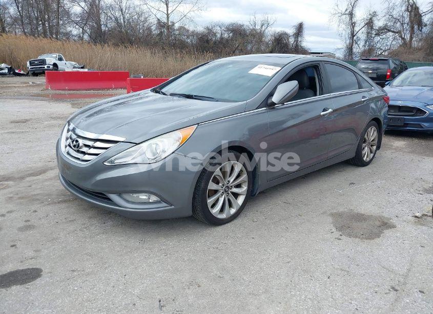 Photo 2 of 2013 Hyundai Sonata SE (VIN 5NPEC4AC5DH632384)