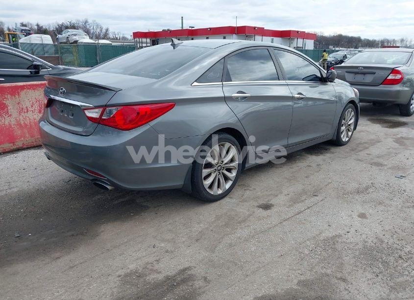 Photo 4 of 2013 Hyundai Sonata SE (VIN 5NPEC4AC5DH632384)