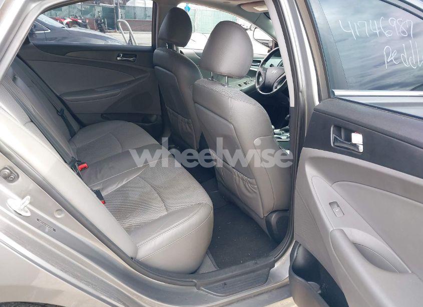 Photo 8 of 2013 Hyundai Sonata SE (VIN 5NPEC4AC5DH632384)