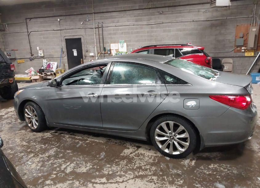 Photo 13 of 2013 Hyundai Sonata SE (VIN 5NPEC4AC5DH632983)