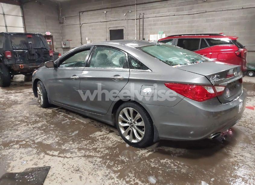Photo 3 of 2013 Hyundai Sonata SE (VIN 5NPEC4AC5DH632983)
