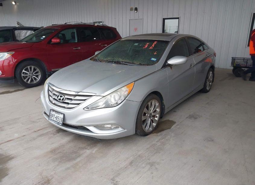 Photo 2 of 2013 Hyundai Sonata SE (VIN 5NPEC4AC5DH669158)