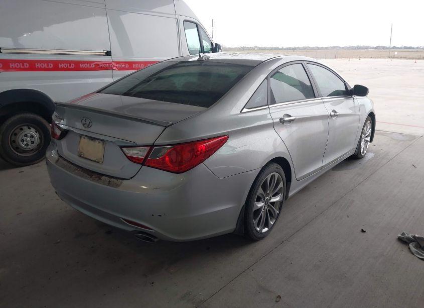 Photo 4 of 2013 Hyundai Sonata SE (VIN 5NPEC4AC5DH669158)