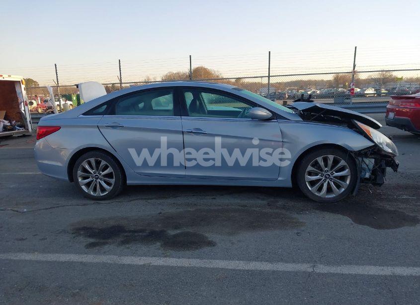 Photo 13 of 2013 Hyundai Sonata SE (VIN 5NPEC4AC5DH685084)