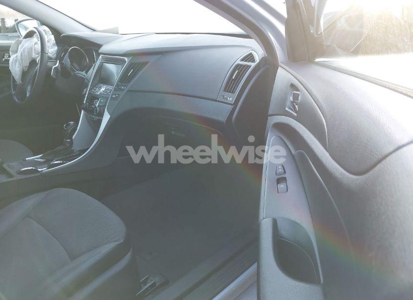 Photo 5 of 2013 Hyundai Sonata SE (VIN 5NPEC4AC5DH685084)