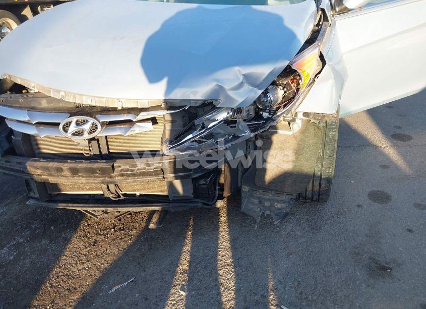 Photo 6 of 2013 Hyundai Sonata SE (VIN 5NPEC4AC5DH685084)