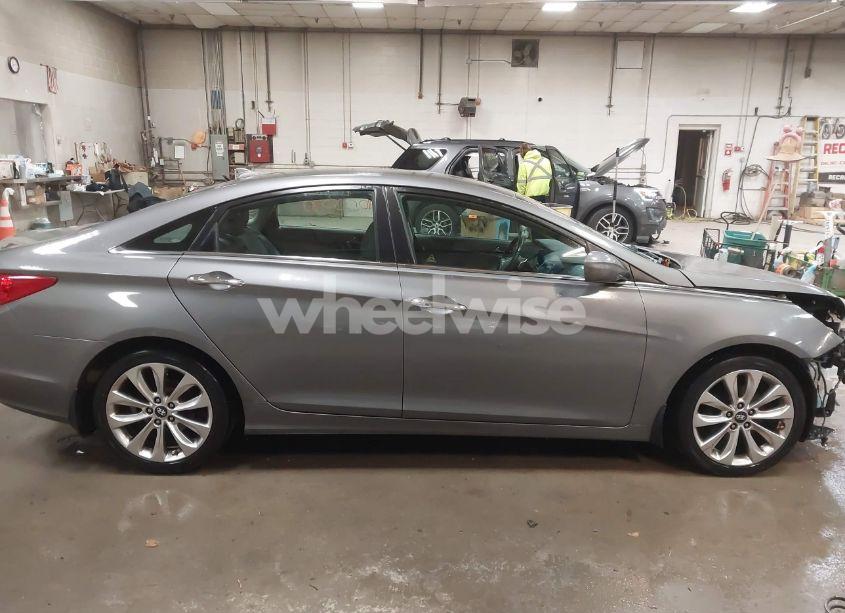 Photo 14 of 2013 Hyundai Sonata SE (VIN 5NPEC4AC5DH689250)
