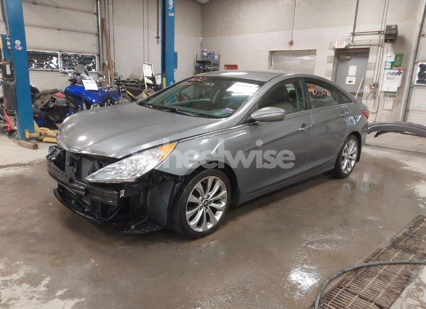Photo 2 of 2013 Hyundai Sonata SE (VIN 5NPEC4AC5DH689250)