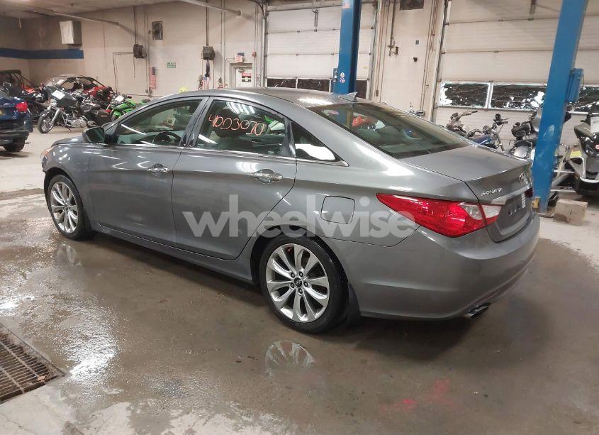 Photo 3 of 2013 Hyundai Sonata SE (VIN 5NPEC4AC5DH689250)