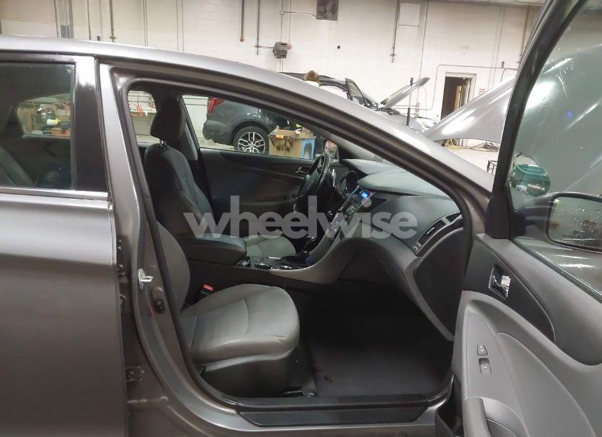 Photo 5 of 2013 Hyundai Sonata SE (VIN 5NPEC4AC5DH689250)