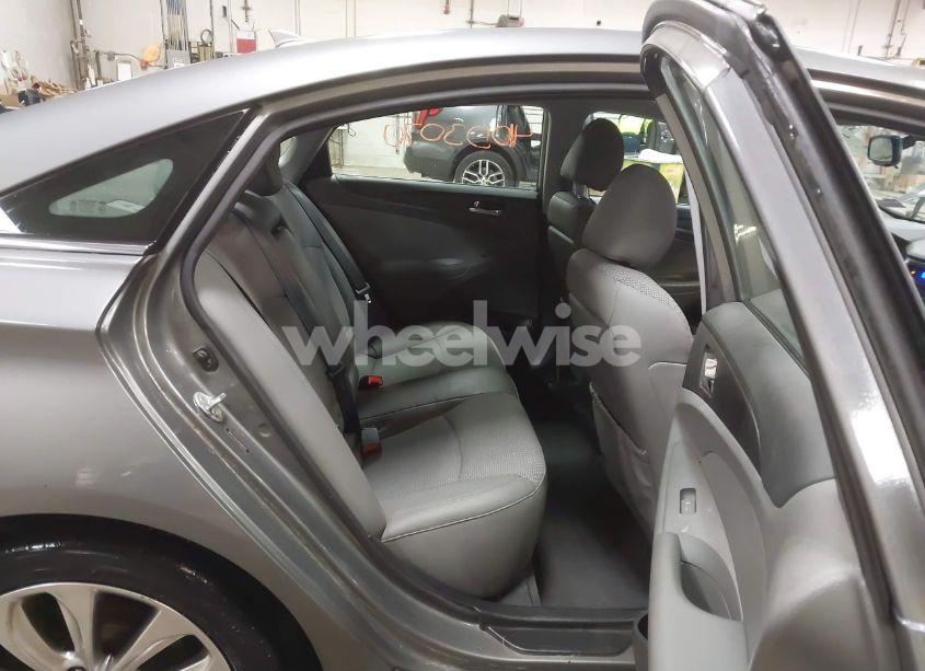 Photo 8 of 2013 Hyundai Sonata SE (VIN 5NPEC4AC5DH689250)