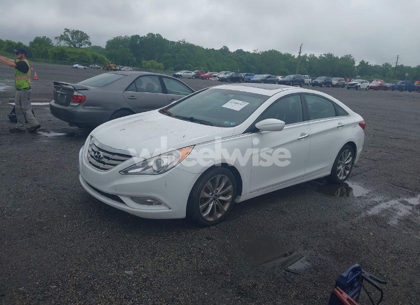 Photo 2 of 2013 Hyundai Sonata SE (VIN 5NPEC4AC5DH761872)