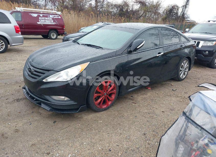 Photo 2 of 2014 Hyundai Sonata SE (VIN 5NPEC4AC5EH829573)