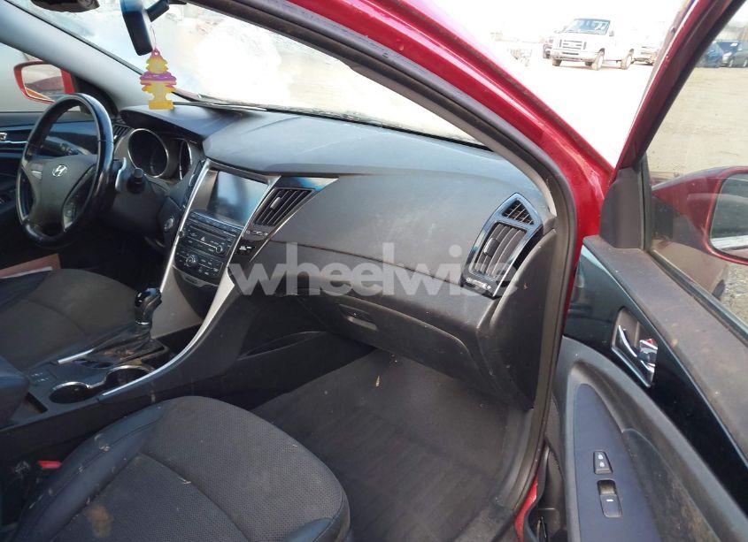 Photo 5 of 2014 Hyundai Sonata SE (VIN 5NPEC4AC5EH916938)