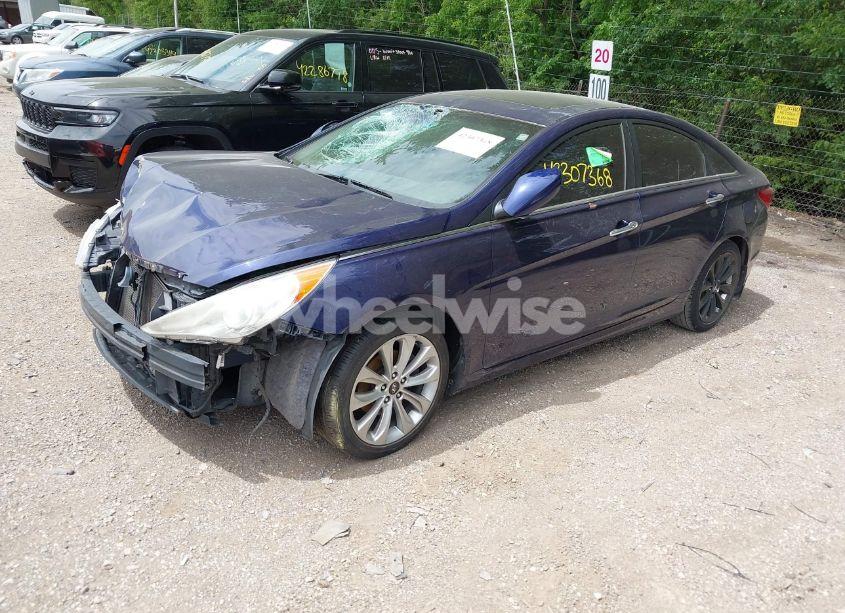 Photo 2 of 2011 Hyundai Sonata SE (VIN 5NPEC4AC6BH256680)