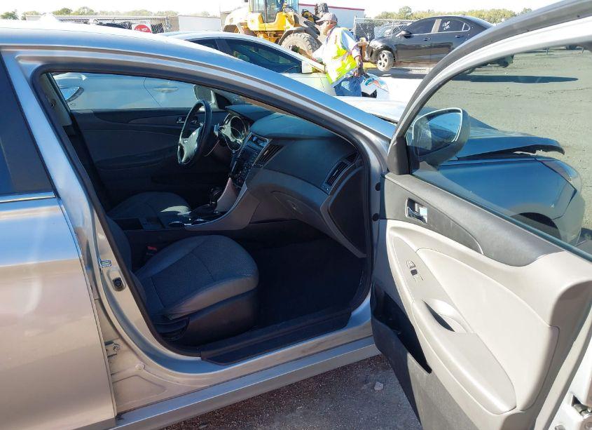 Photo 5 of 2012 Hyundai Sonata SE (VIN 5NPEC4AC6CH386332)