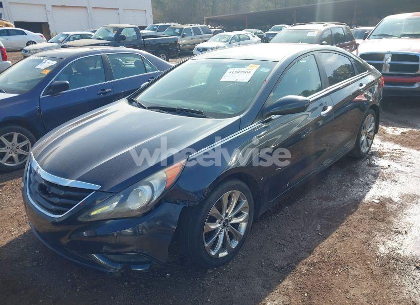 Photo 2 of 2013 Hyundai Sonata SE (VIN 5NPEC4AC6DH590582)