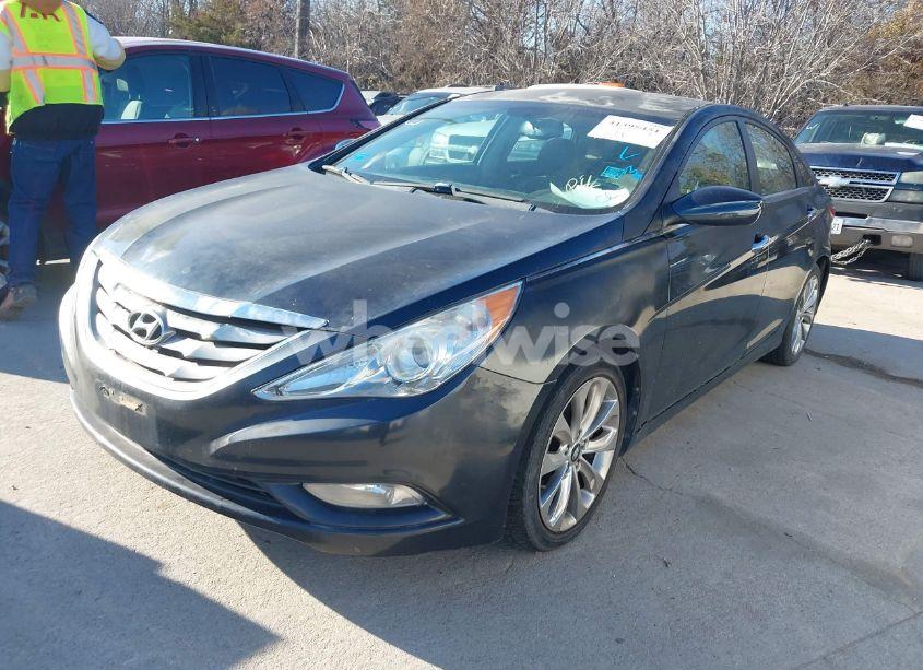 Photo 2 of 2013 Hyundai Sonata SE (VIN 5NPEC4AC6DH594941)