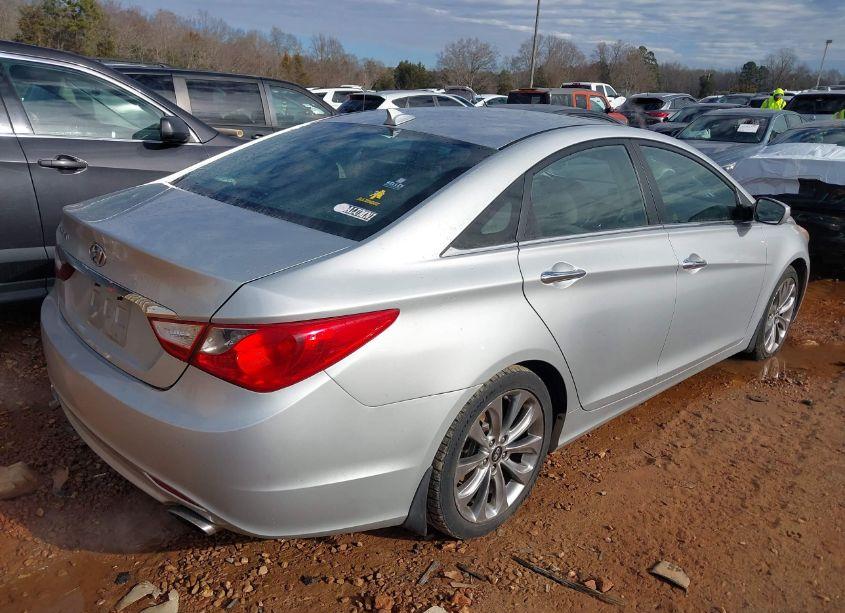 Photo 4 of 2013 Hyundai Sonata SE (VIN 5NPEC4AC6DH619501)