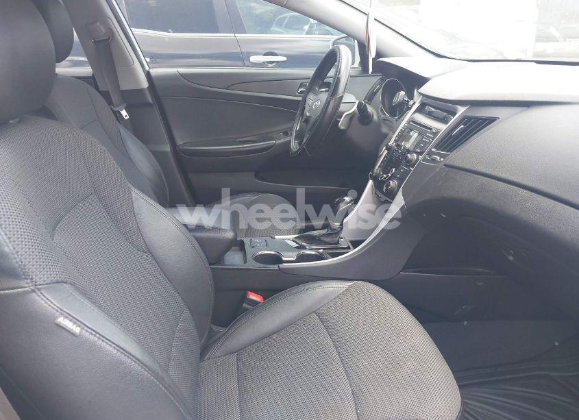 Photo 5 of 2013 Hyundai Sonata SE (VIN 5NPEC4AC6DH630112)