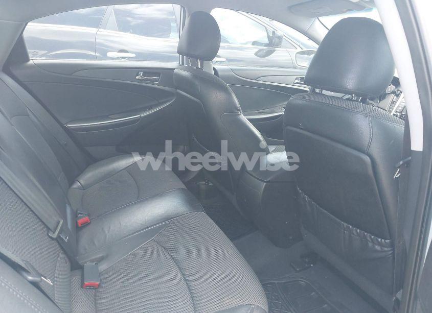 Photo 8 of 2013 Hyundai Sonata SE (VIN 5NPEC4AC6DH630112)