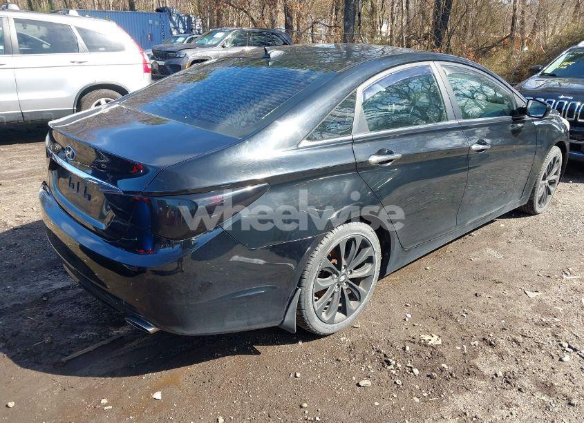 Photo 4 of 2013 Hyundai Sonata SE (VIN 5NPEC4AC6DH652692)