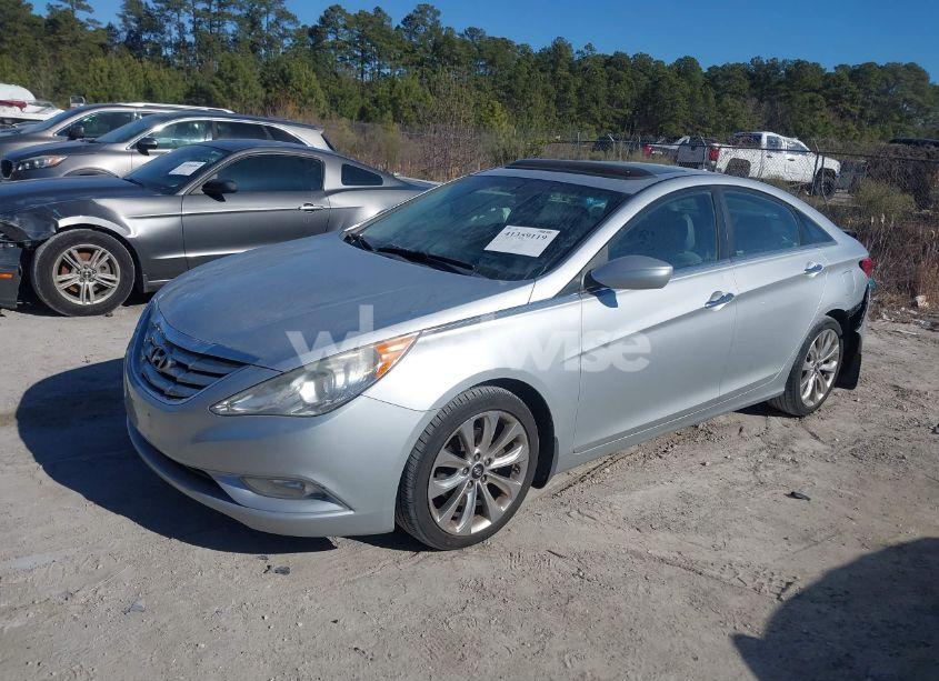 Photo 2 of 2013 Hyundai Sonata SE (VIN 5NPEC4AC6DH660095)